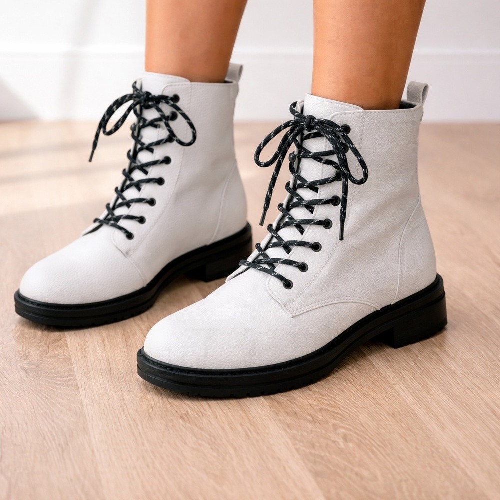 Bare traps White Textured Faux Leather Combat Boots Side Zip Lace Up Women SZ 10